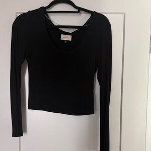 Universal Thread Black Long-Sleeve Scoop Neck Top